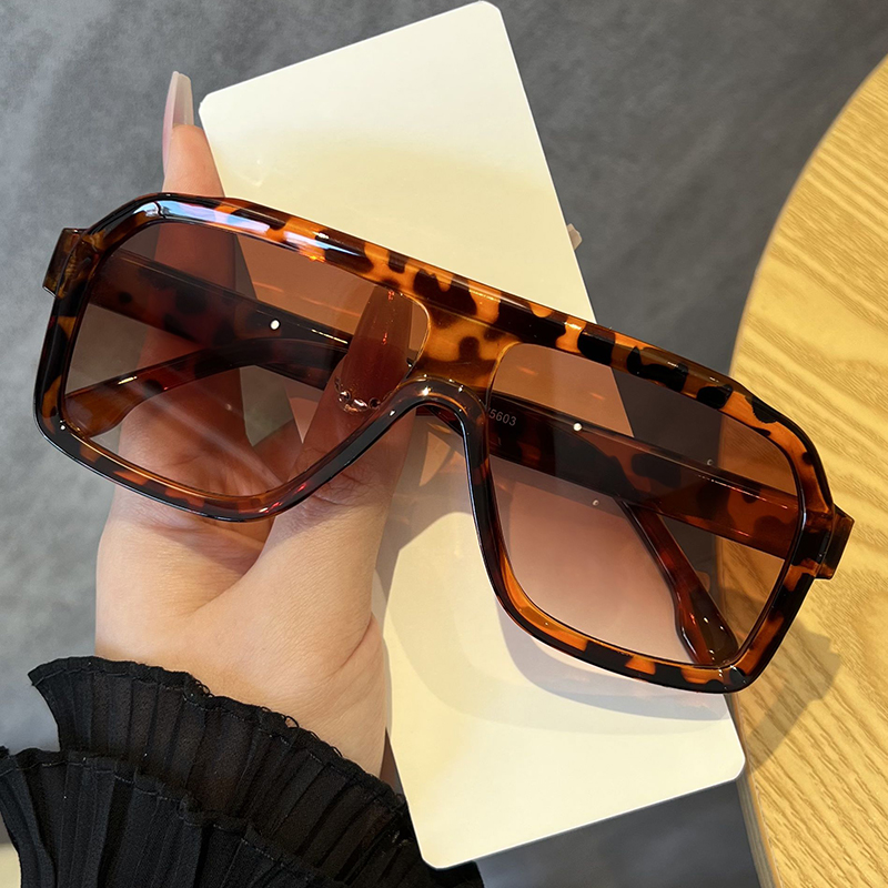 Lunettes de soleil surdimensio - Designer Sunglasses avis et prix